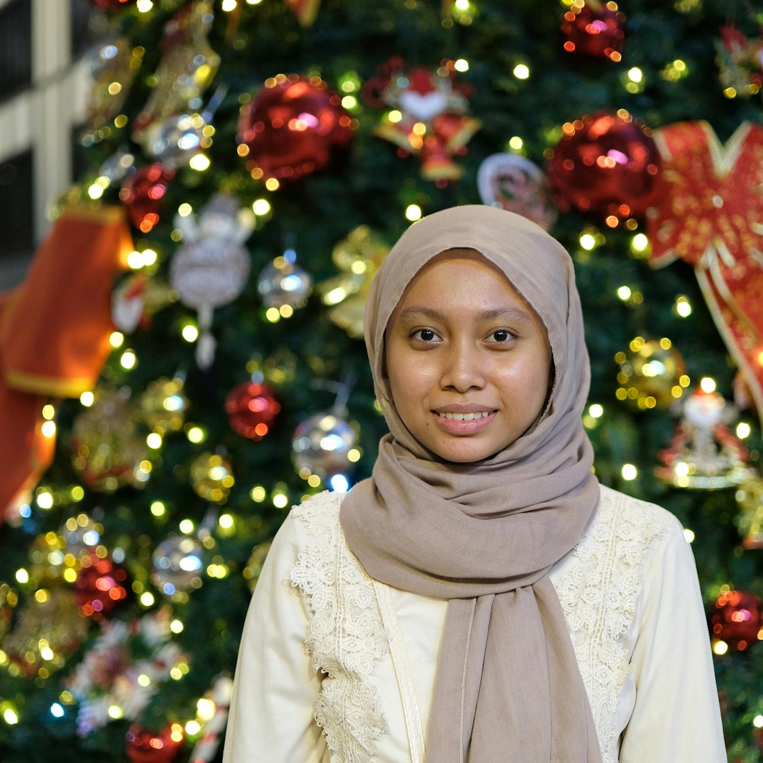 Irish Muslim Slams "Far Right" For Claiming Muslims Are Offended by Christmas Irish Muslim Slams "Far Right" For Claiming Muslims Are Offended by Christmas