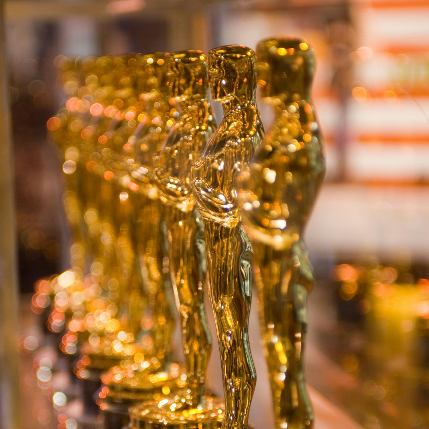 Who has returned or refused Oscars and other awards?