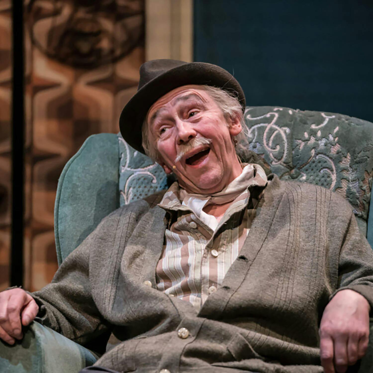 Dee & Nobby talk to Paul Whitehouse