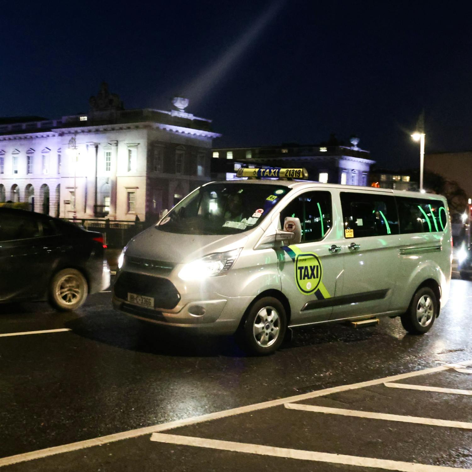Taxi protests suspended over Government meeting