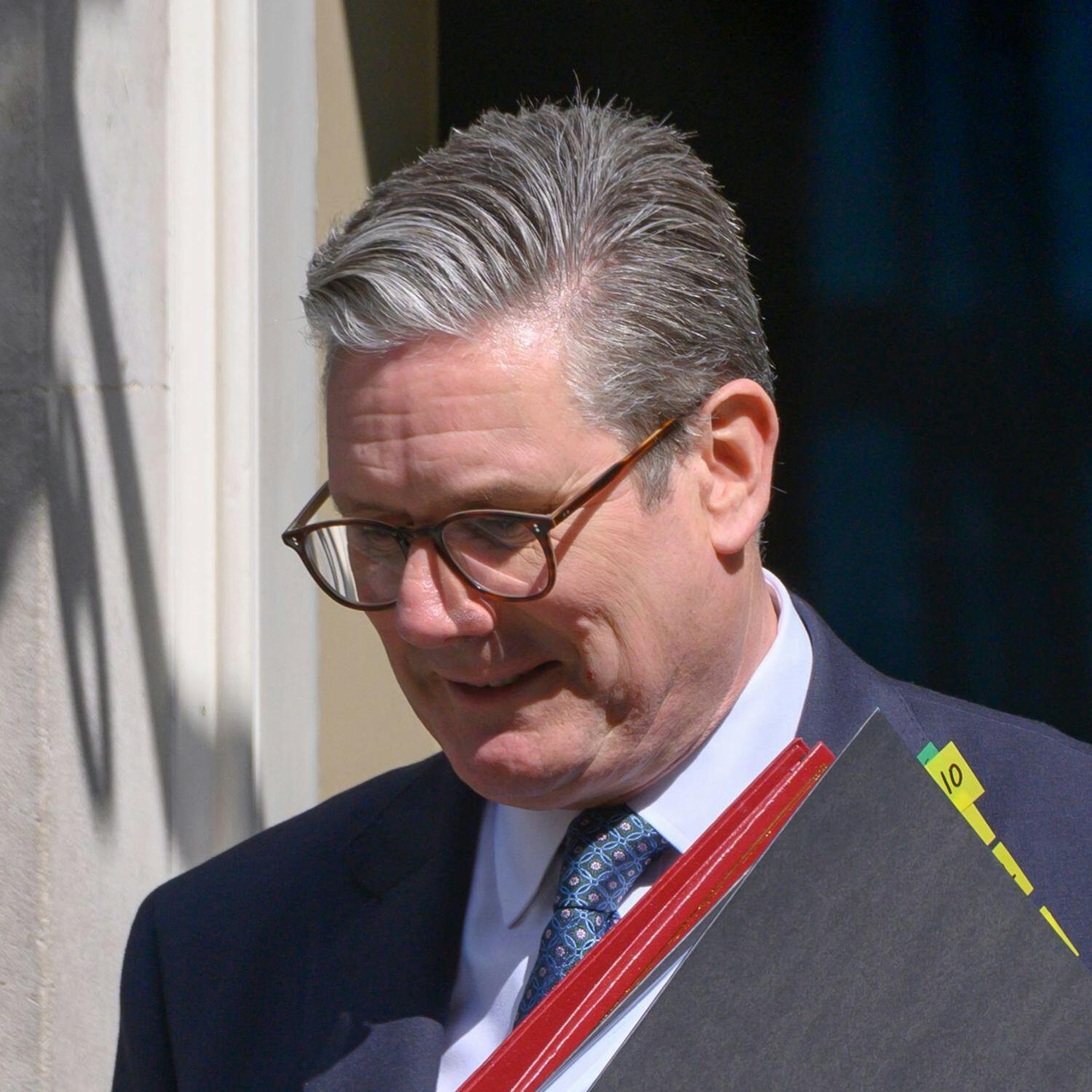 Keir Starmer steps down as MP - latest updates episode artwork