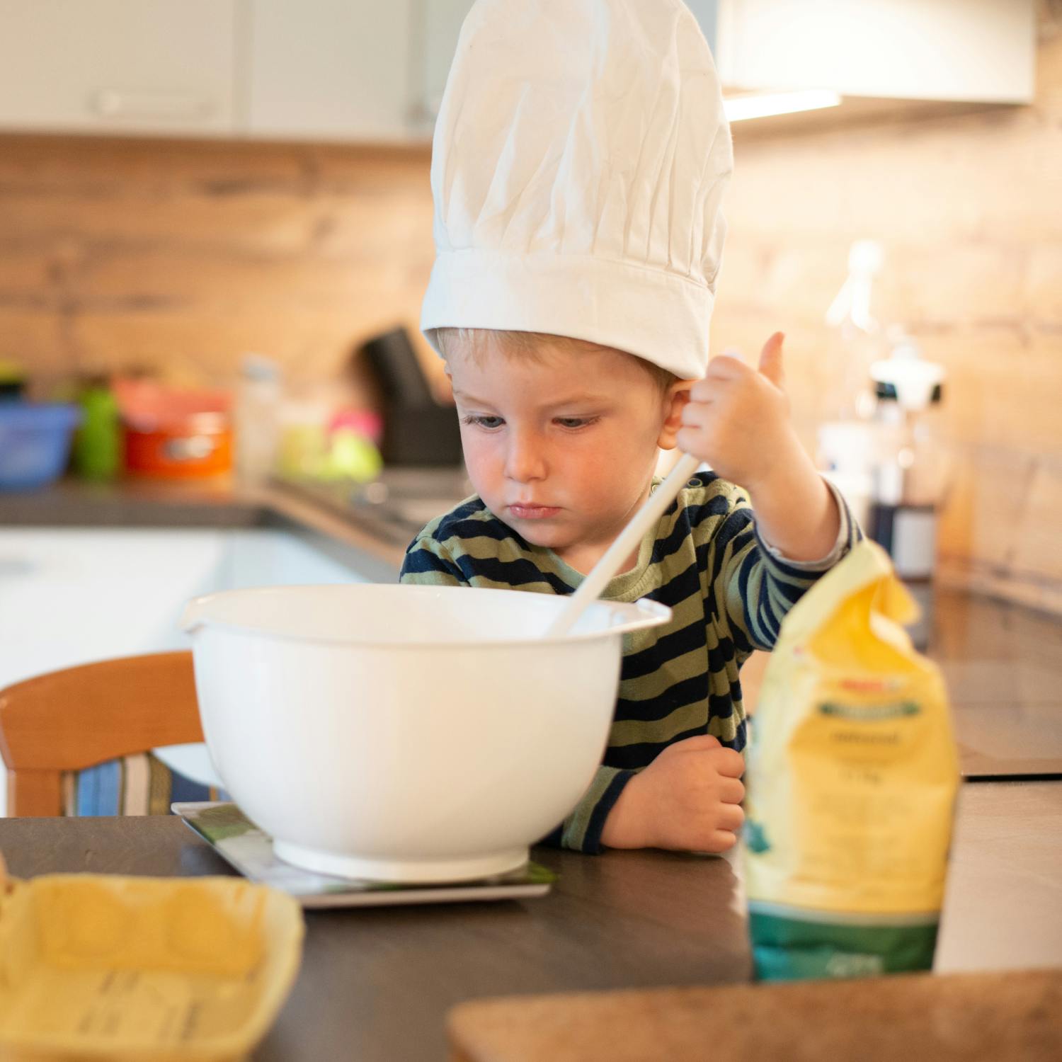 Should you cook with your toddler? Should you cook with your toddler?