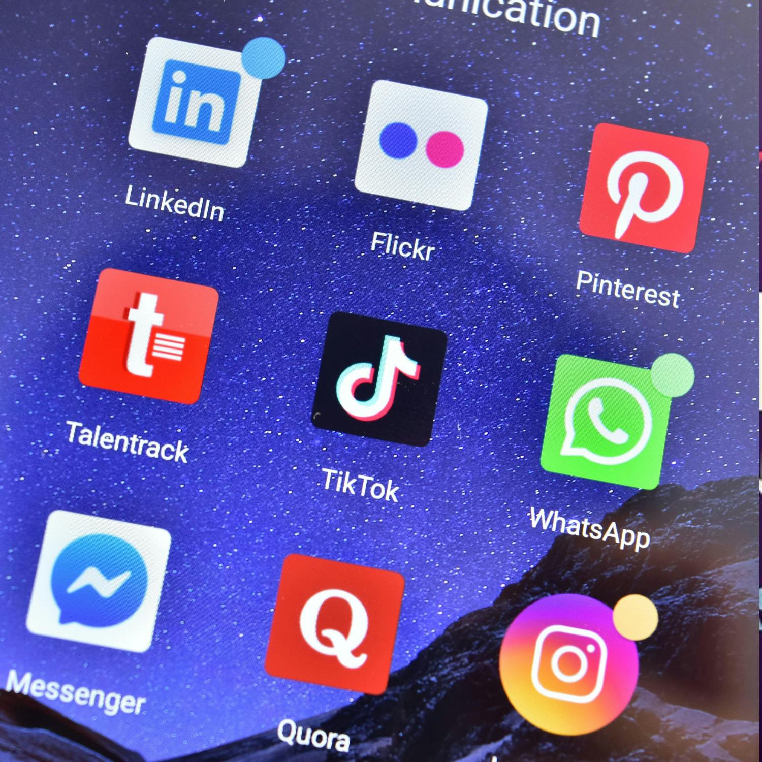 Coimisiún na Meán investigates Tiktok and LinkedIn