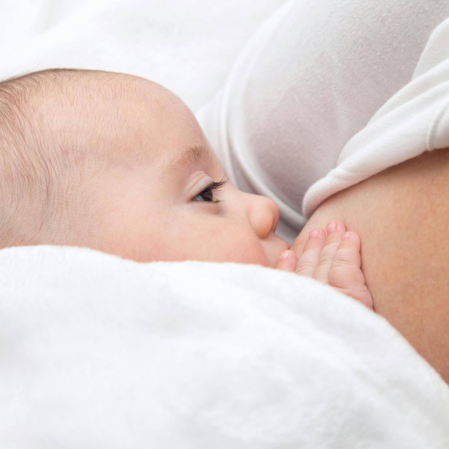 How breast feeding provides significant benefits to the baby’s immune system