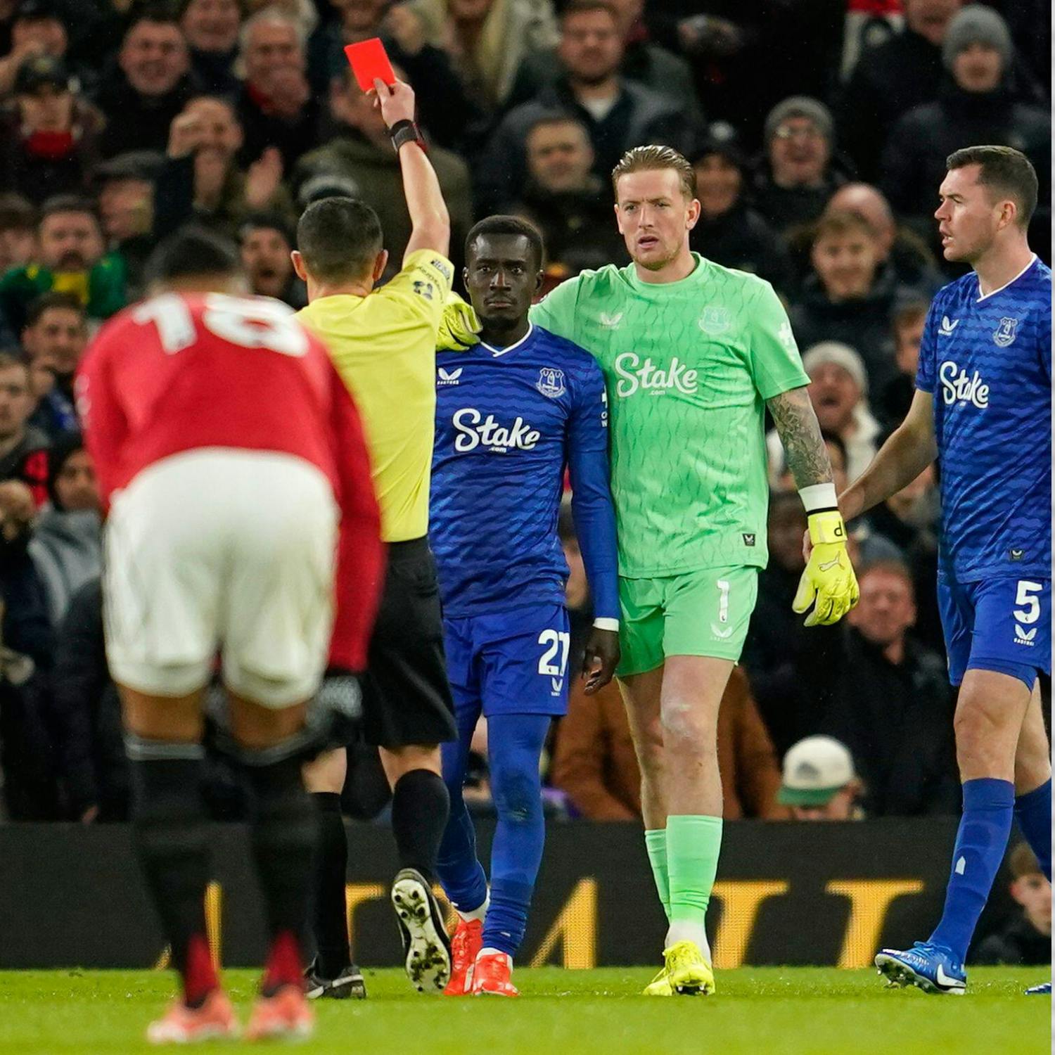 Red card for Idrissa Gueye he slapped his teammate Red card for Idrissa Gueye he slapped his teammate